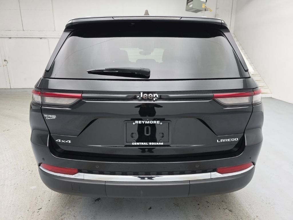 2023 Jeep Grand Cherokee Laredo 4x4