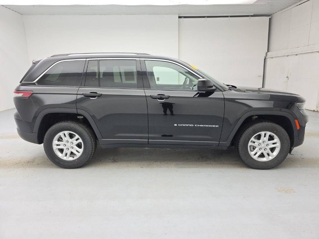 2023 Jeep Grand Cherokee Laredo 4x4