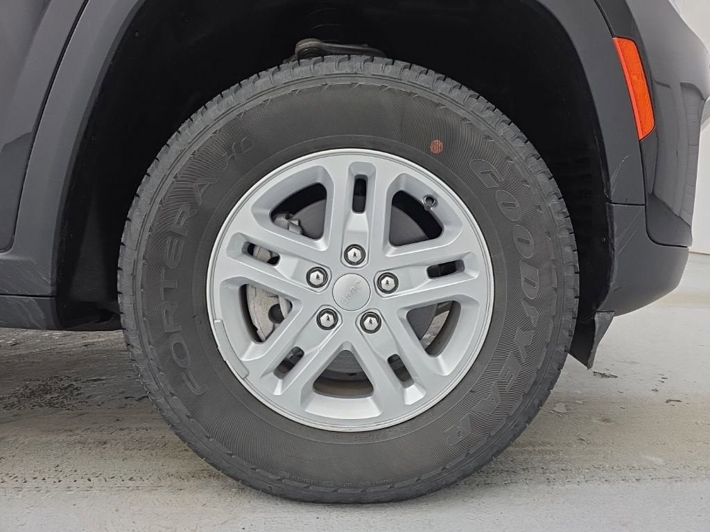 2023 Jeep Grand Cherokee Laredo 4x4