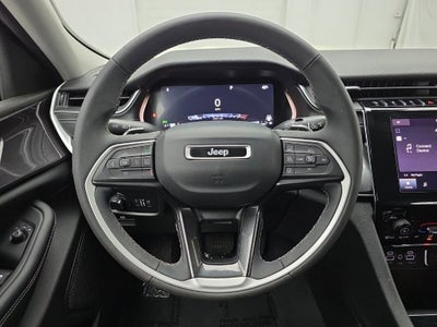 2023 Jeep Grand Cherokee Laredo 4x4