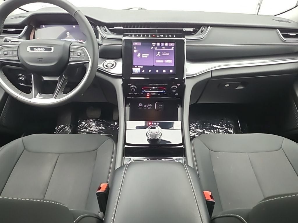 2023 Jeep Grand Cherokee Laredo 4x4