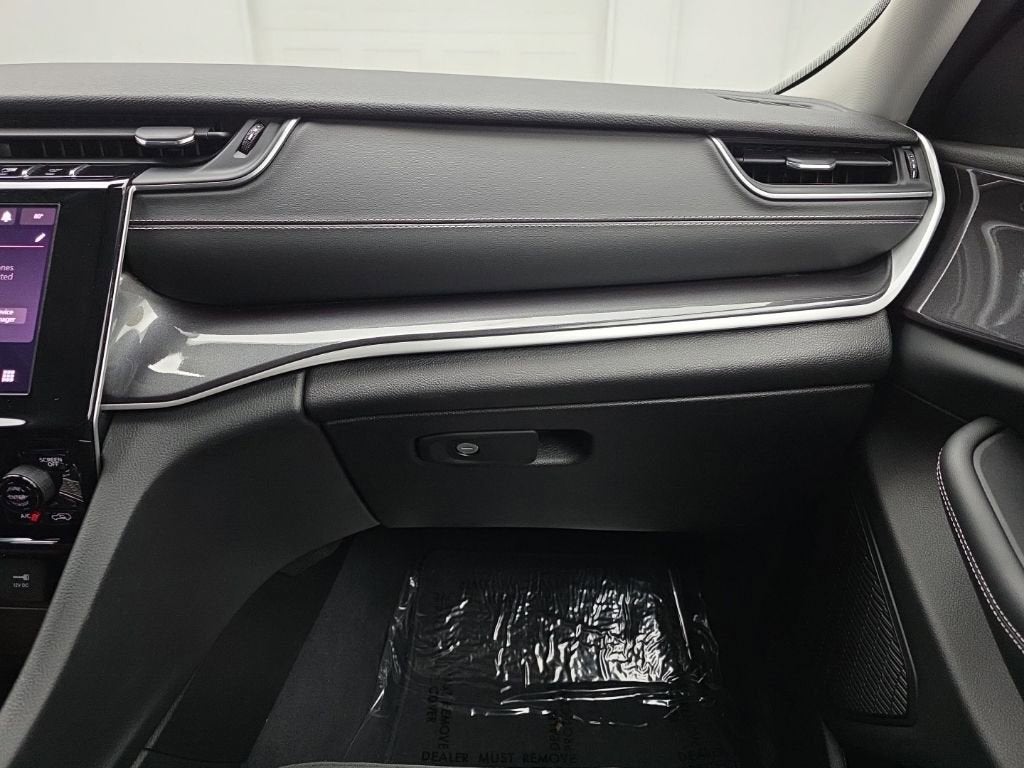 2023 Jeep Grand Cherokee Laredo 4x4