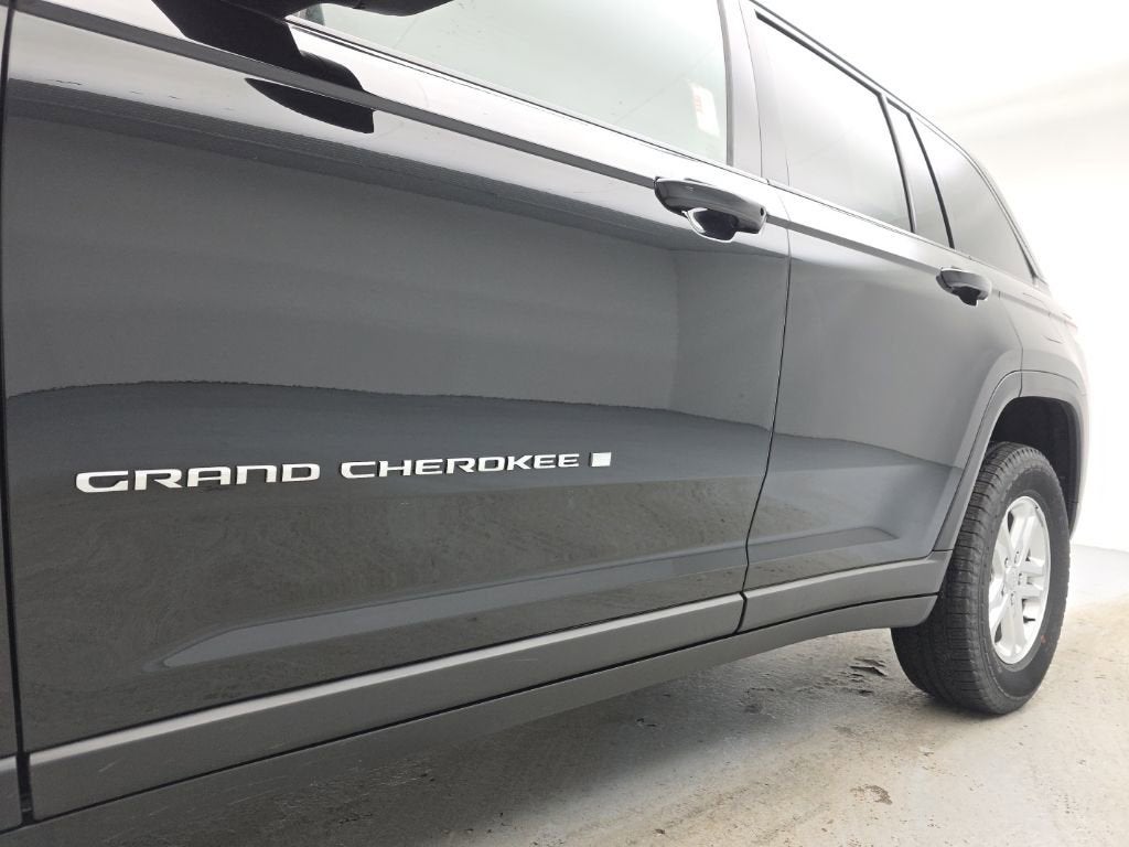 2023 Jeep Grand Cherokee Laredo 4x4