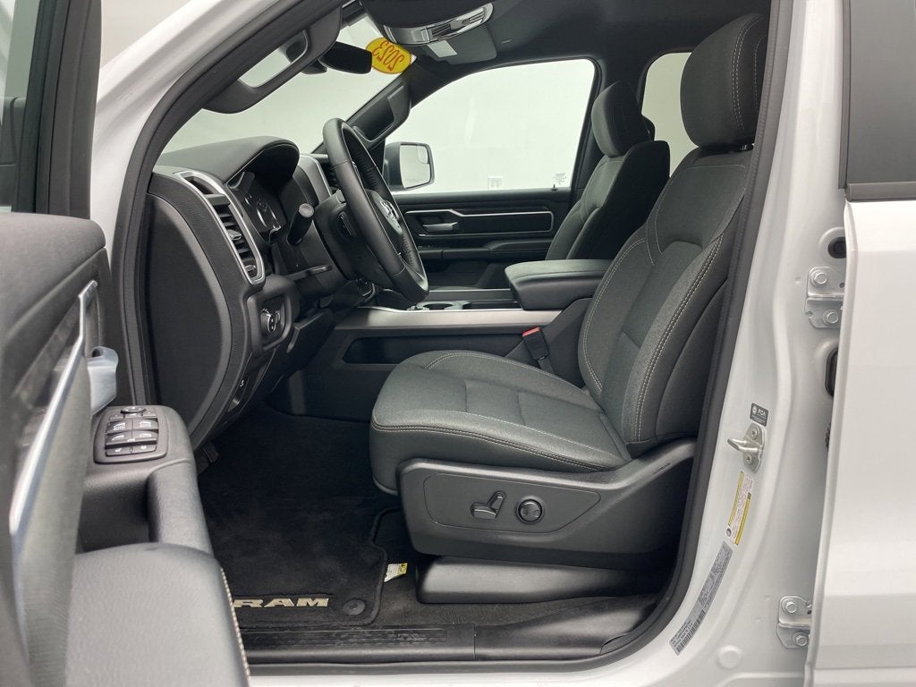 2023 RAM 1500 Big Horn Crew Cab 4x4 5'7" Box