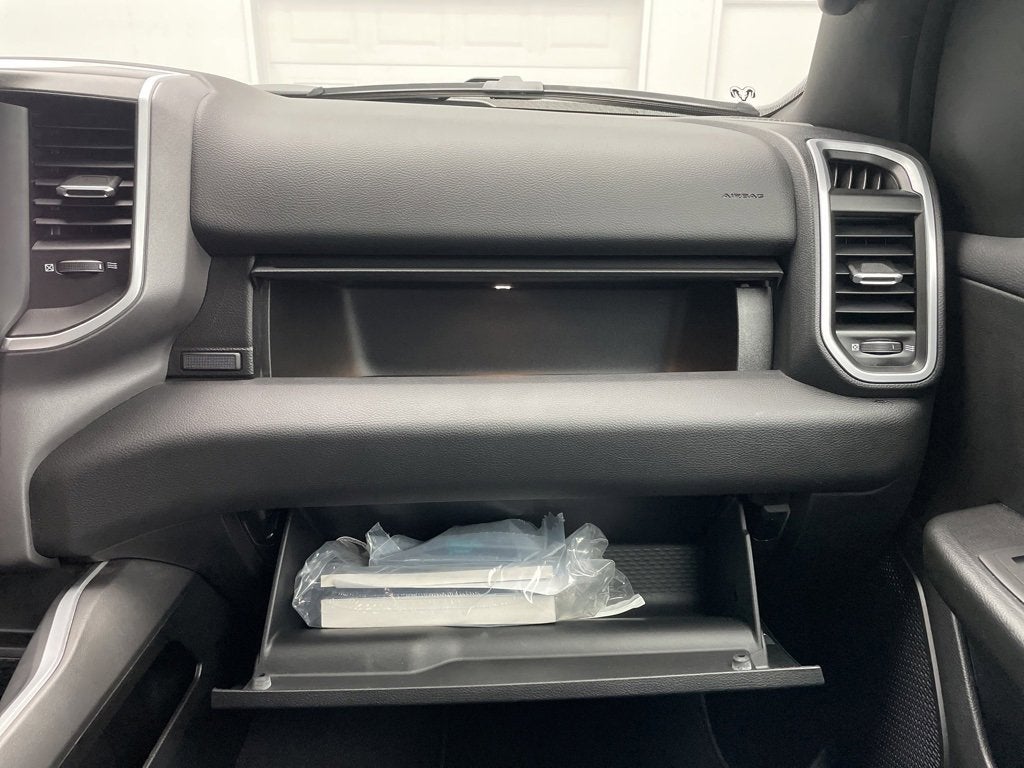 2023 RAM 1500 Big Horn Crew Cab 4x4 5'7" Box