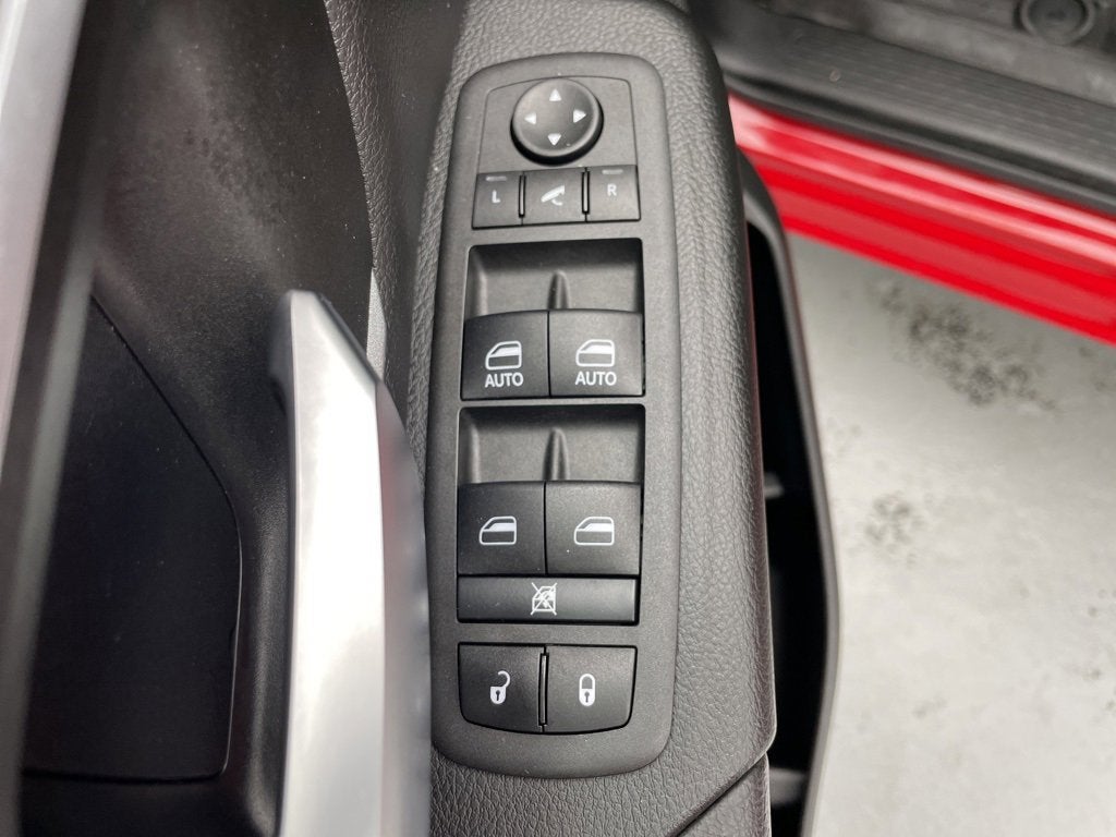 2022 RAM 1500 Big Horn Crew Cab 4x4 5'7" Box