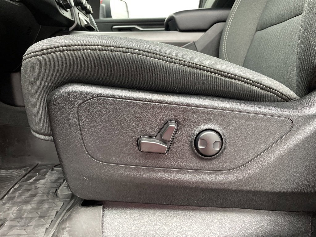 2022 RAM 1500 Big Horn Crew Cab 4x4 5'7" Box