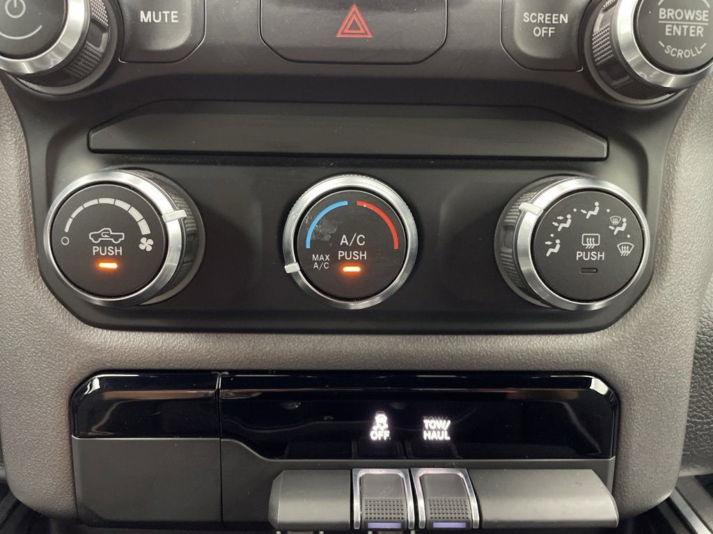 2022 RAM 1500 Big Horn Crew Cab 4x4 5'7" Box