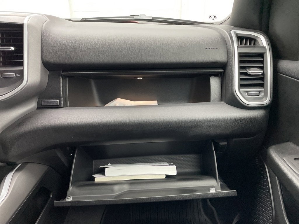 2022 RAM 1500 Big Horn Crew Cab 4x4 5'7" Box