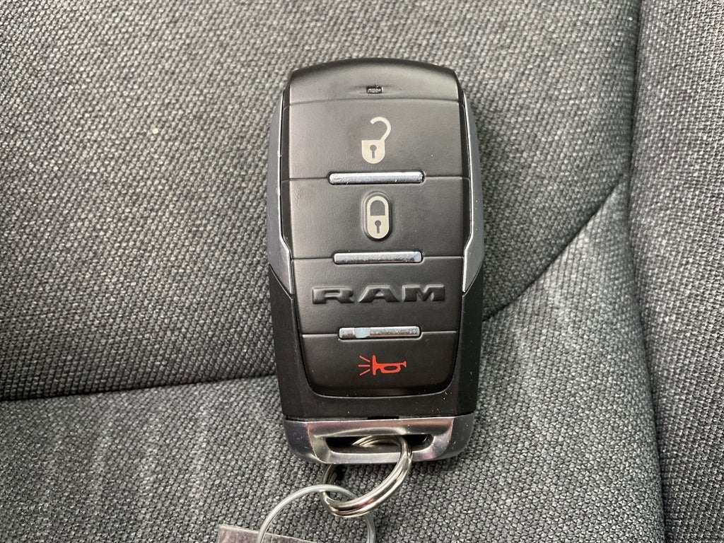 2022 RAM 1500 Big Horn Crew Cab 4x4 5'7" Box