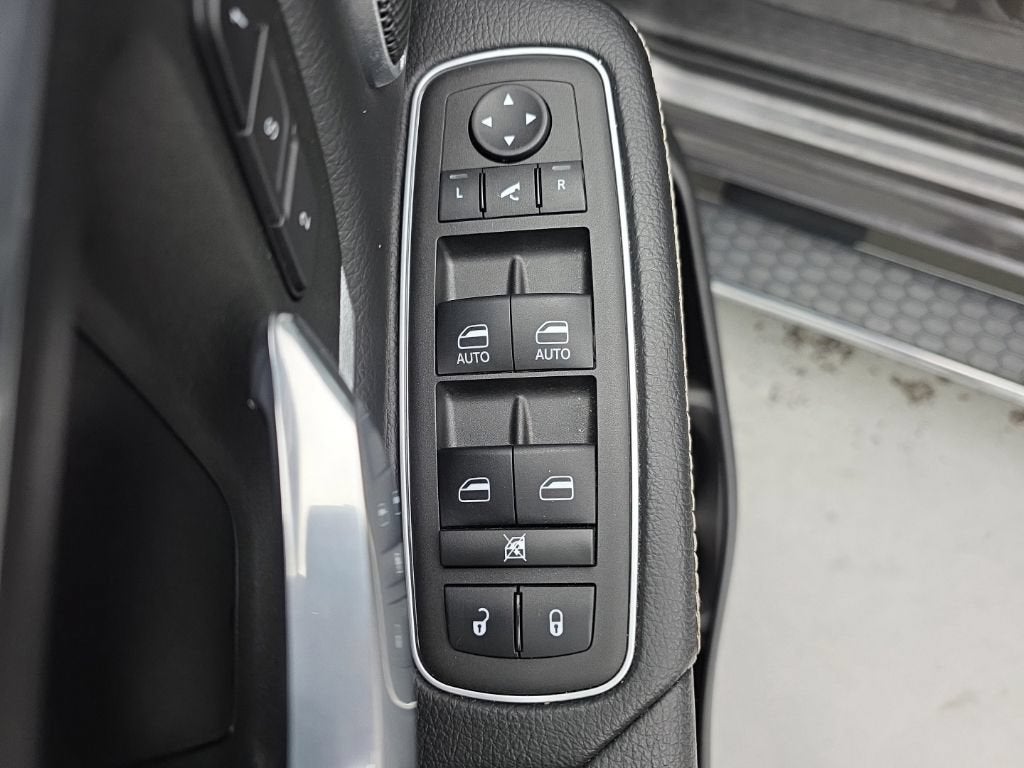 2023 RAM 1500 Laramie Crew Cab 4x4 5'7" Box