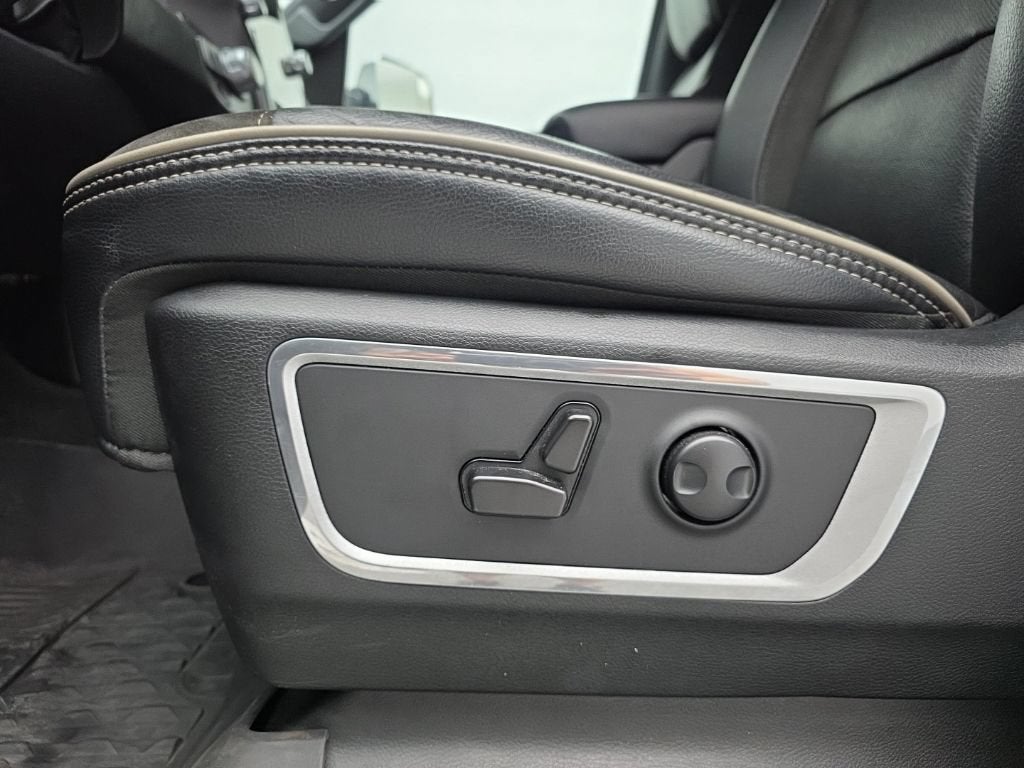 2023 RAM 1500 Laramie Crew Cab 4x4 5'7" Box