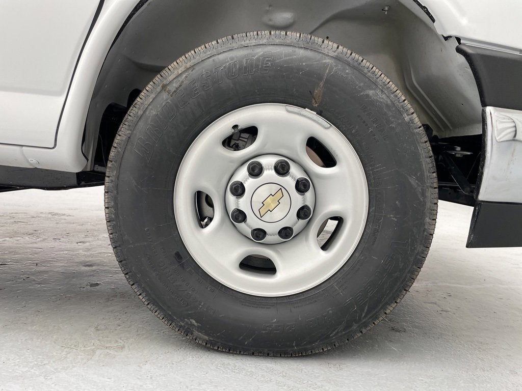 2025 Chevrolet Express Cutaway 3500 1WT