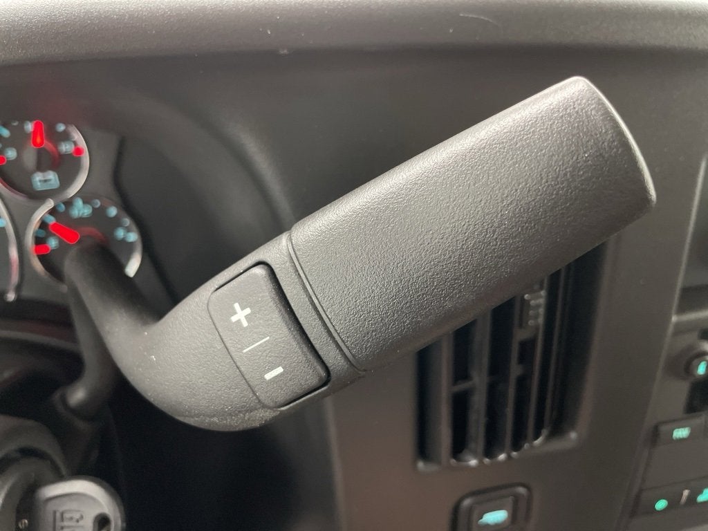 2025 Chevrolet Express Cutaway 3500 1WT