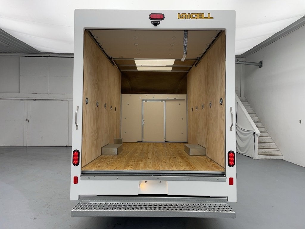 2025 Chevrolet Express Cutaway 3500 1WT