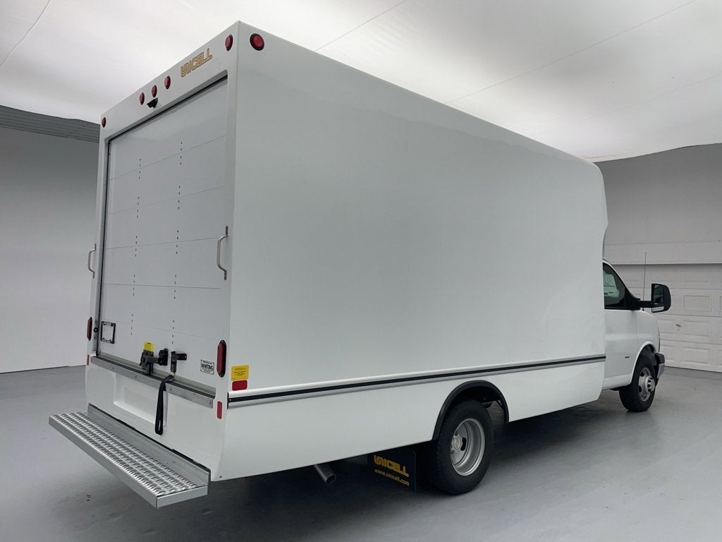 2025 Chevrolet Express Cutaway 3500 1WT