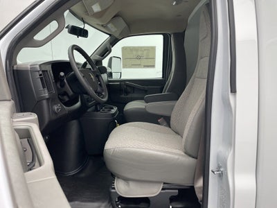 2025 Chevrolet Express Cutaway 3500 1WT