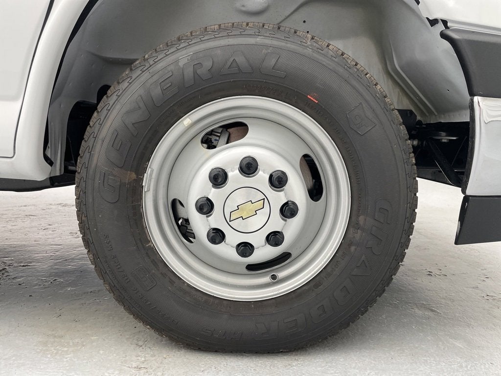 2025 Chevrolet Express Cutaway 3500 1WT