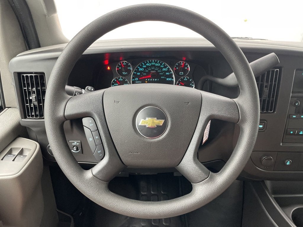 2025 Chevrolet Express Cutaway 3500 1WT