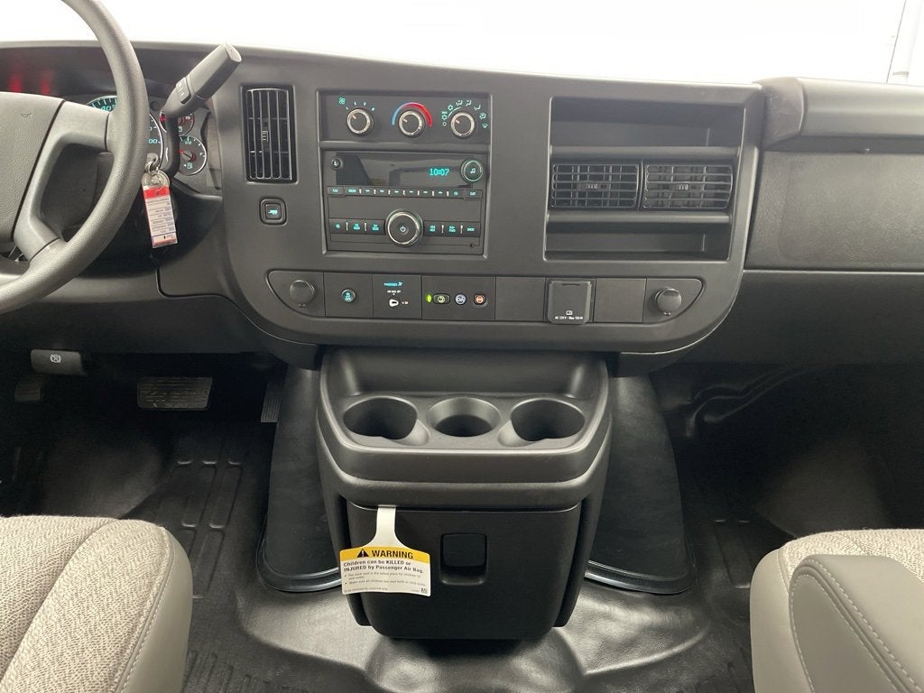 2025 Chevrolet Express Cutaway 3500 1WT