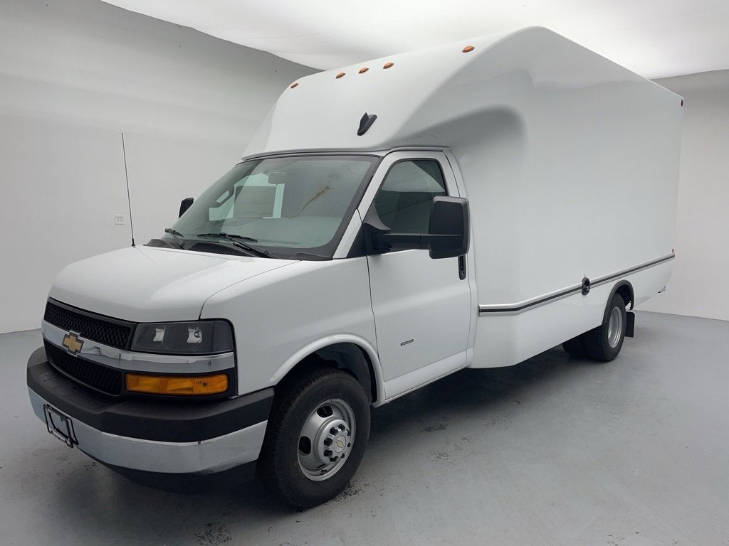 2025 Chevrolet Express Cutaway 3500 1WT