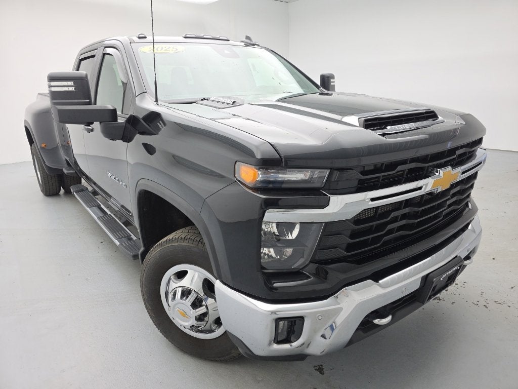 2025 Chevrolet Silverado 3500 HD LT DRW