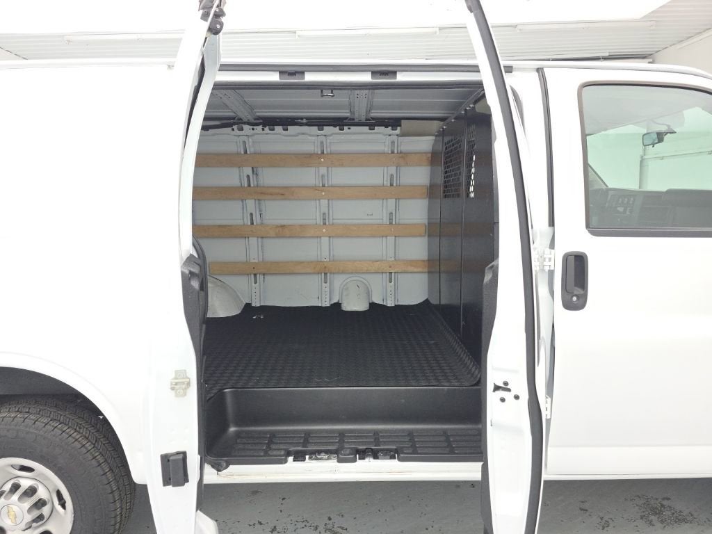 2023 Chevrolet Express Cargo 2500 WT