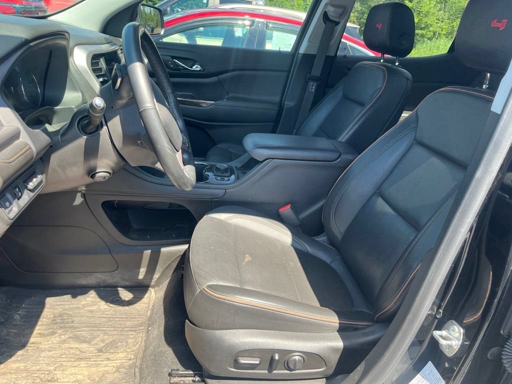 2023 GMC Acadia AT4
