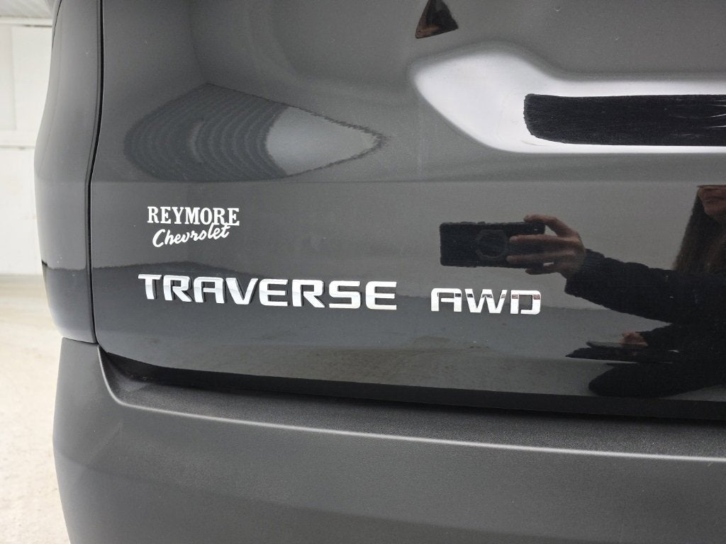 2023 Chevrolet Traverse LT Leather