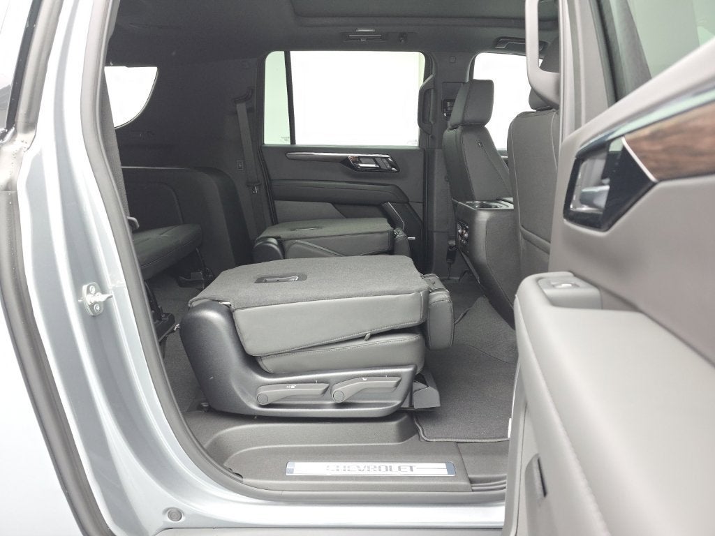 2027 Chevrolet Suburban LT