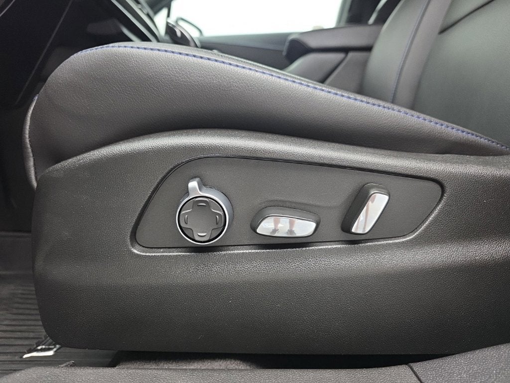 2025 Cadillac XT4 Sport