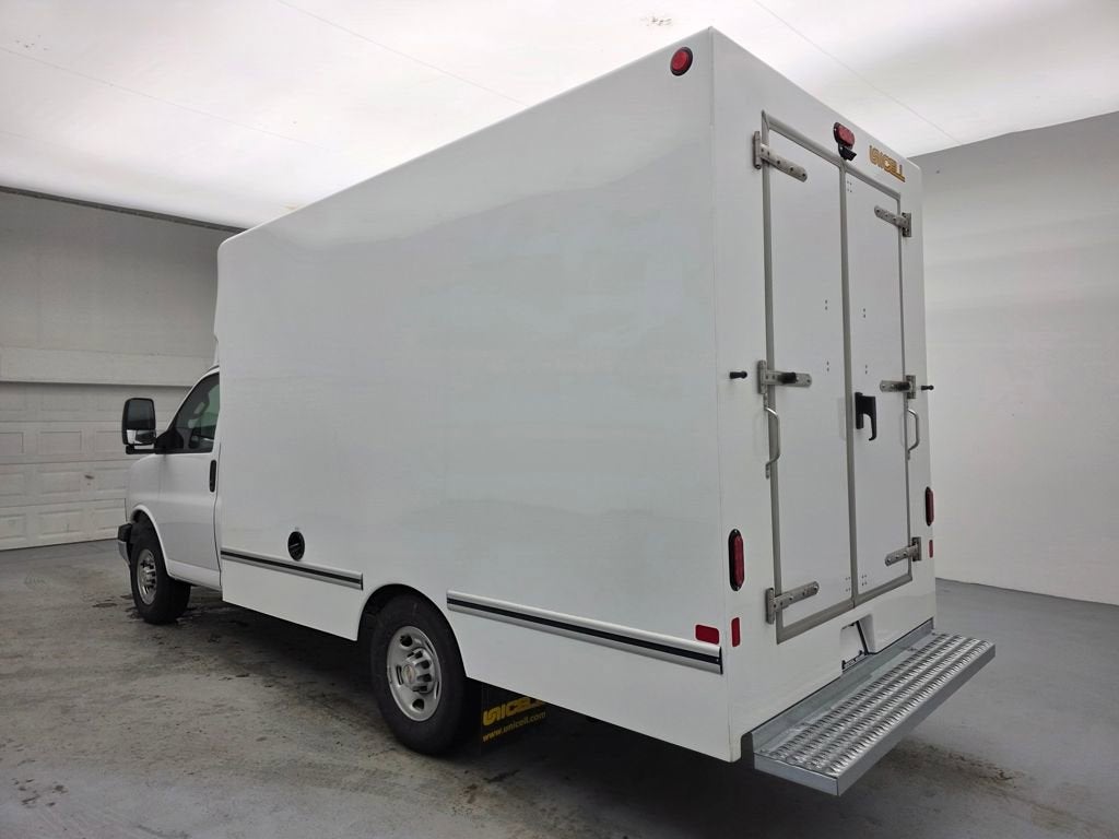 2026 Chevrolet Express Cutaway 3500 1WT