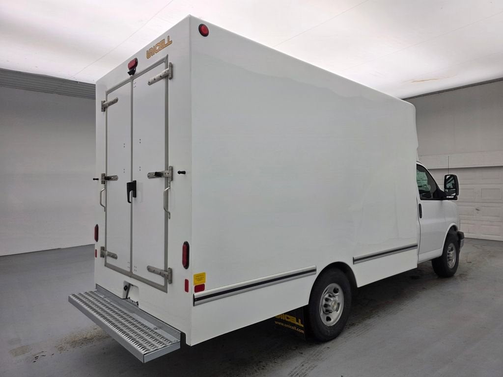 2026 Chevrolet Express Cutaway 3500 1WT