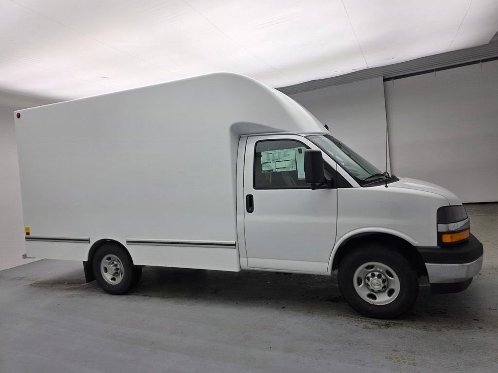 2026 Chevrolet Express Cutaway 3500 1WT