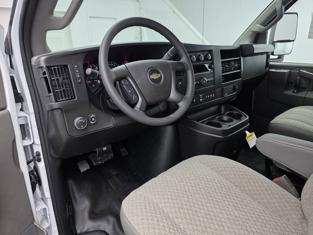 2026 Chevrolet Express Cutaway 3500 1WT