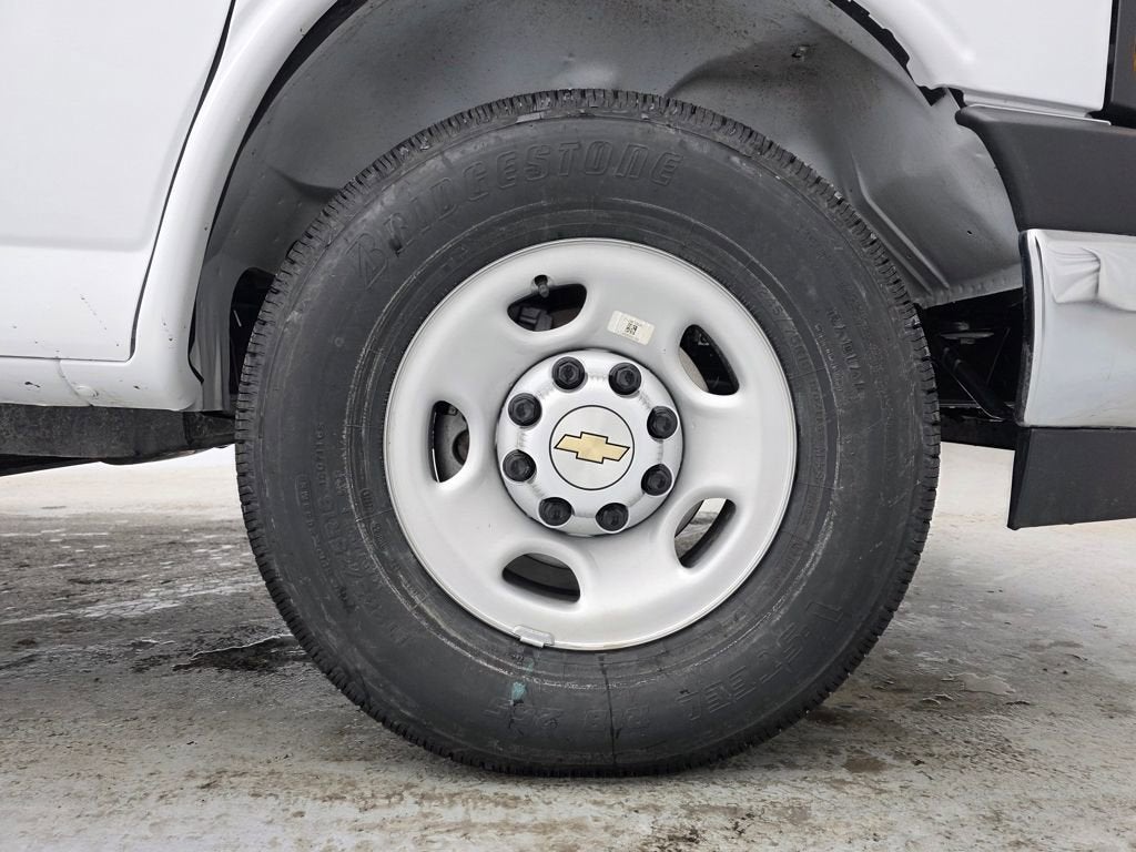 2026 Chevrolet Express Cutaway 3500 1WT