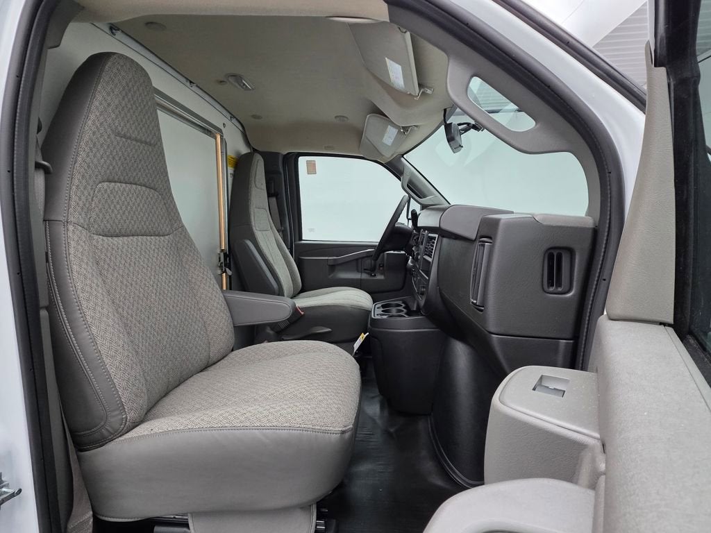 2026 Chevrolet Express Cutaway 3500 1WT