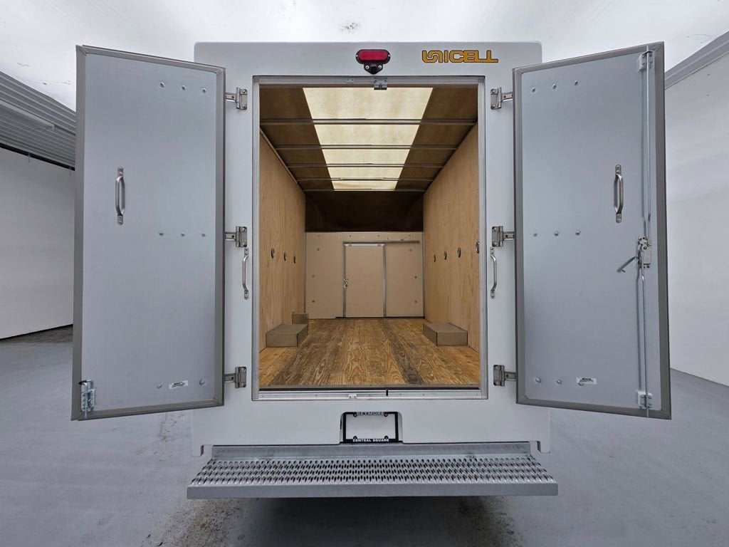 2026 Chevrolet Express Cutaway 3500 1WT