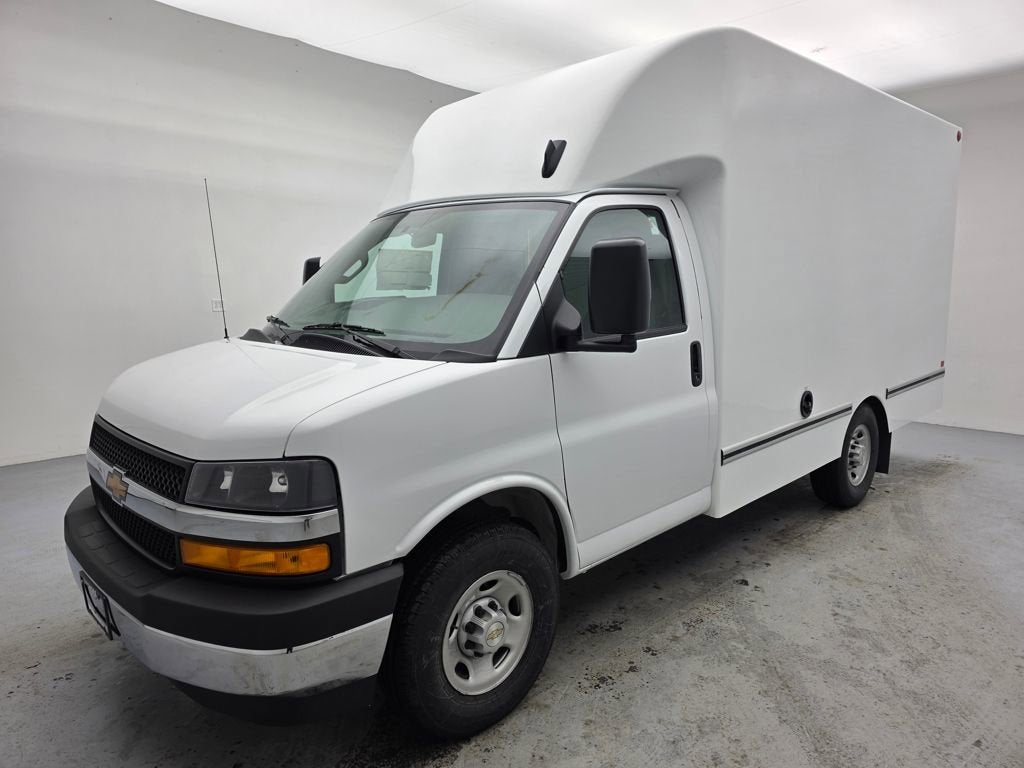 2026 Chevrolet Express Cutaway 3500 1WT