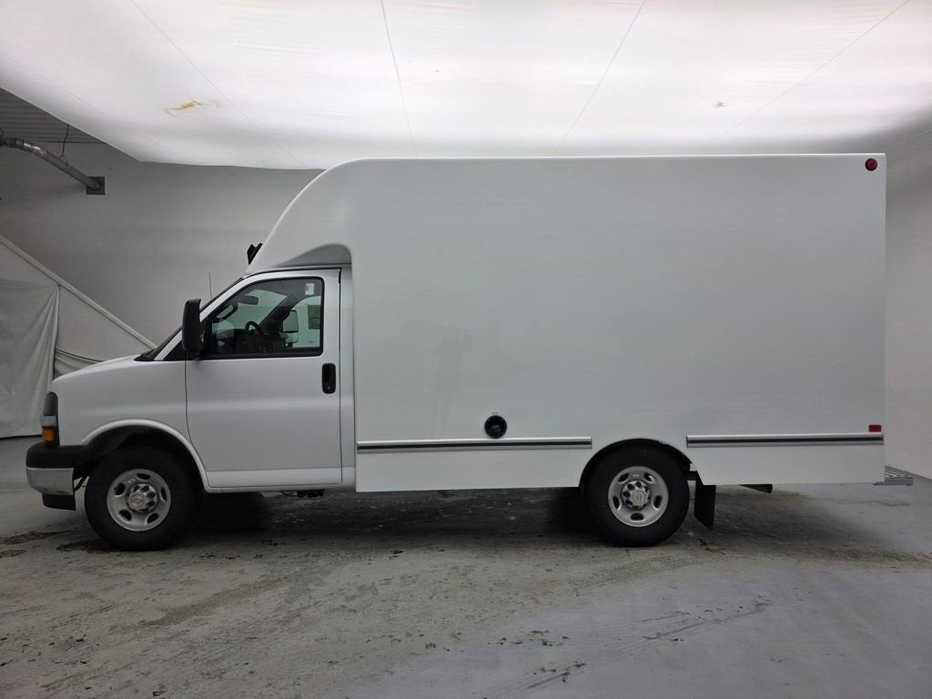 2026 Chevrolet Express Cutaway 3500 1WT