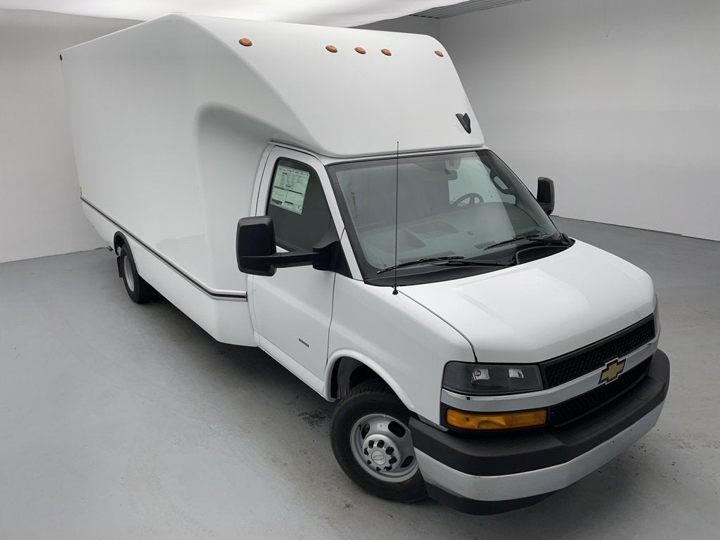 2026 Chevrolet Express Cutaway 3500 1WT