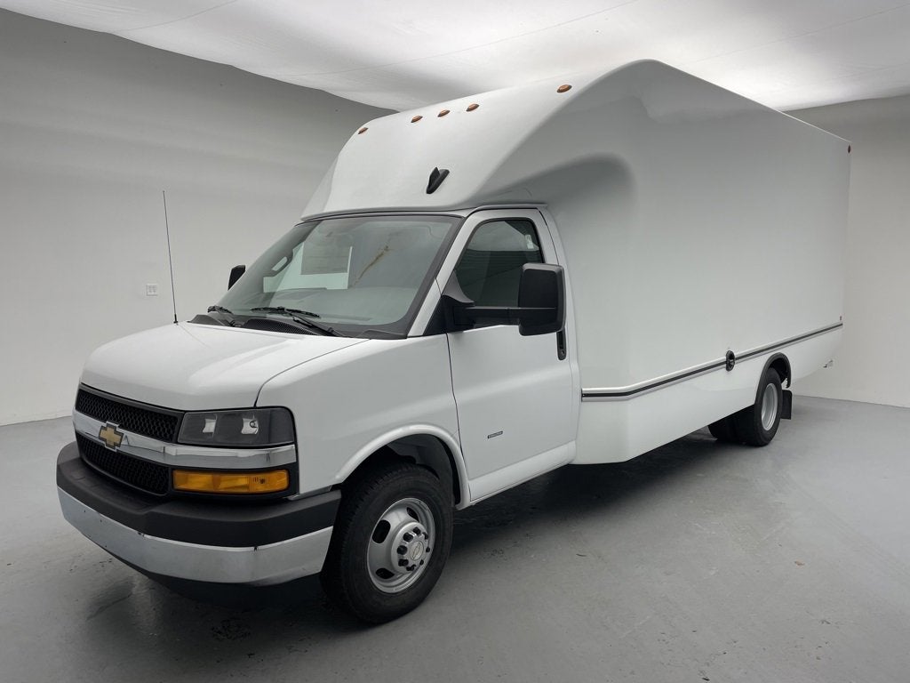 2026 Chevrolet Express Cutaway 3500 1WT