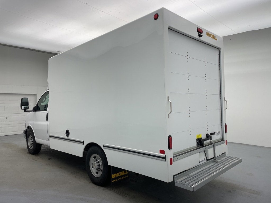 2024 Chevrolet Express Cutaway 3500 1WT