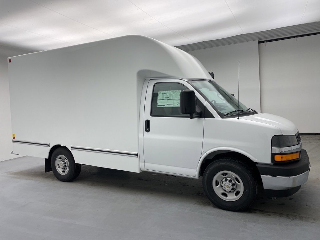 2024 Chevrolet Express Cutaway 3500 1WT