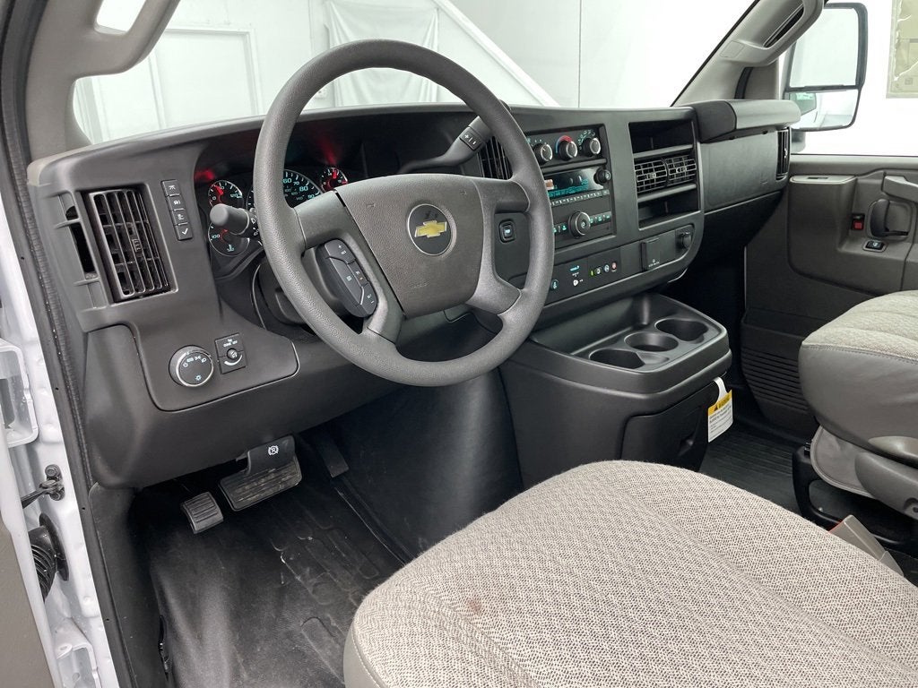 2024 Chevrolet Express Cutaway 3500 1WT