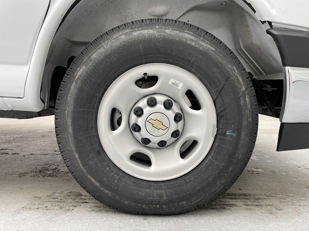 2024 Chevrolet Express Cutaway 3500 1WT