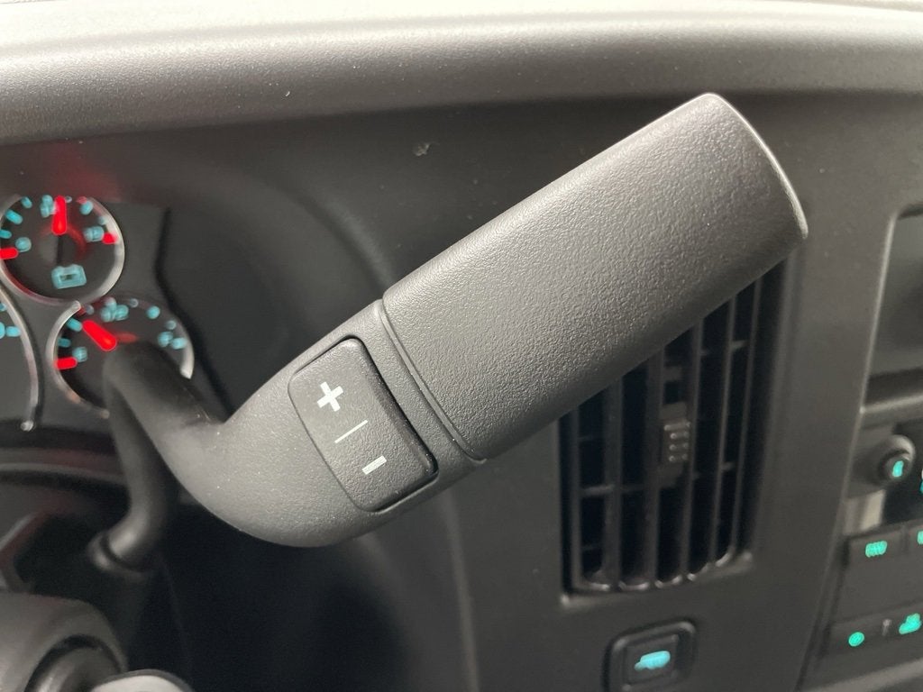 2024 Chevrolet Express Cutaway 3500 1WT