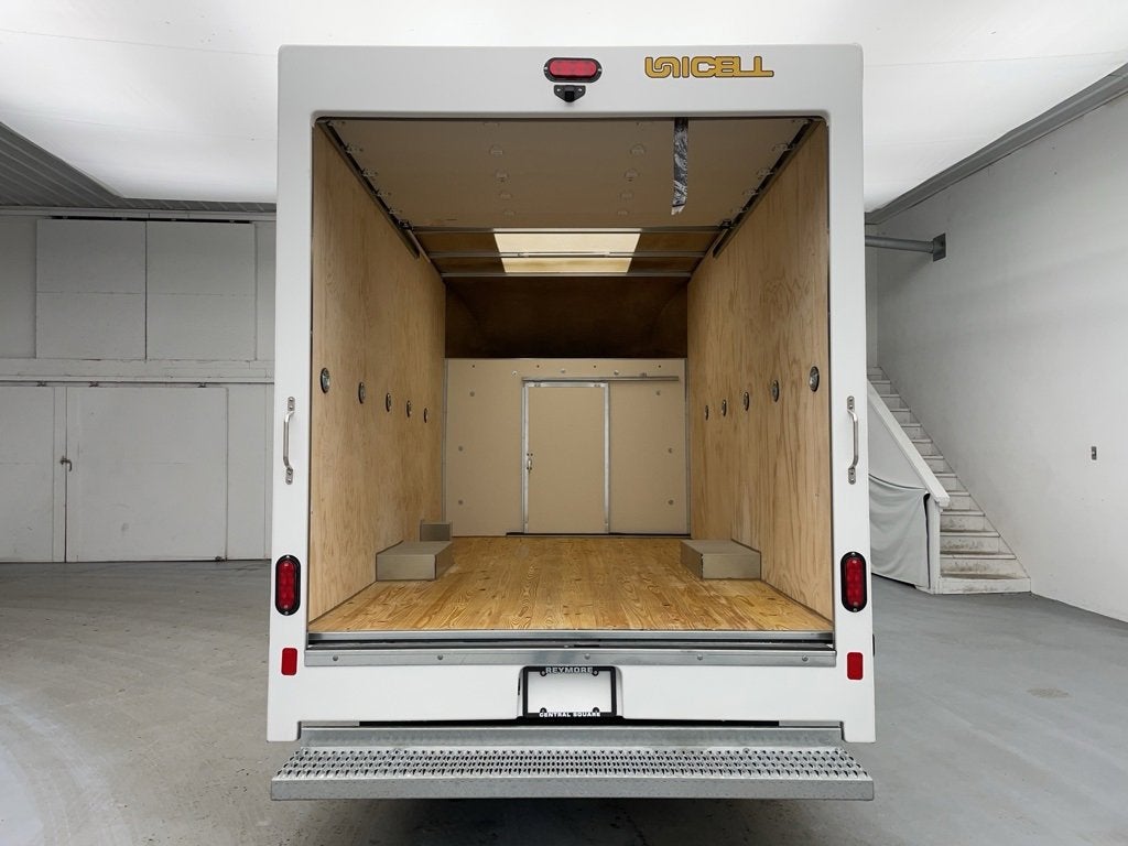 2024 Chevrolet Express Cutaway 3500 1WT