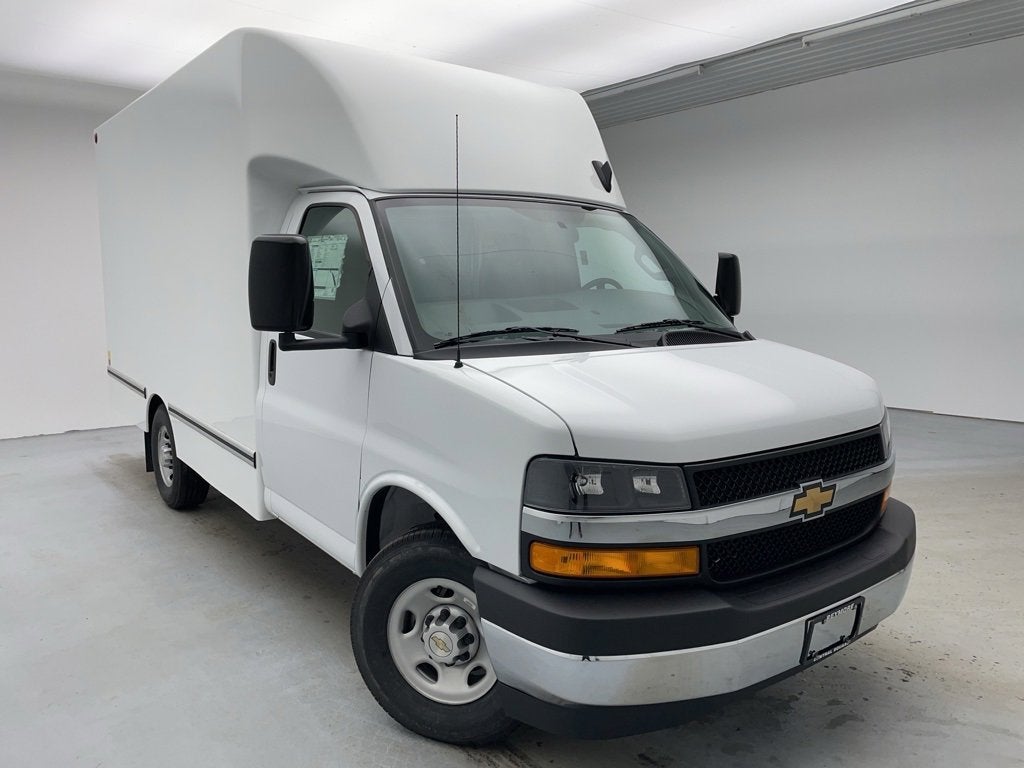 2024 Chevrolet Express Cutaway 3500 1WT