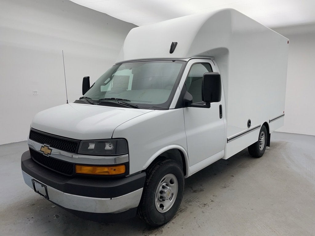 2024 Chevrolet Express Cutaway 3500 1WT